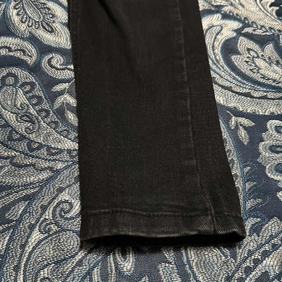 IZIIA Ripped Denim Jeans - Picture 6 of 11